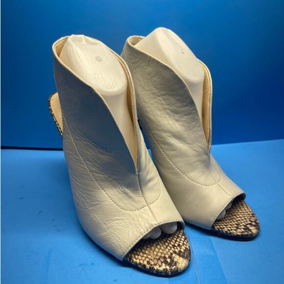 Jessica Simpson Javrey White Leather  Heel Peep-Toe Shootie Modern 9.5 M - Picture 1 of 10